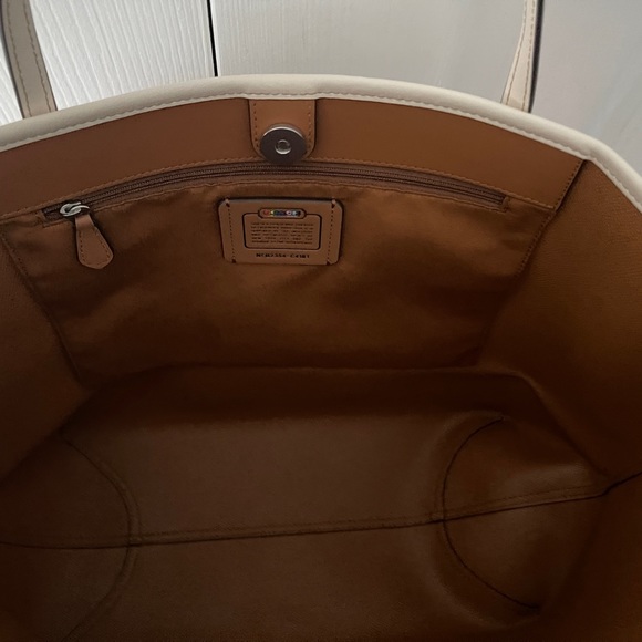 Rainbow Coach Tote Authentic - Picture 2 of 8